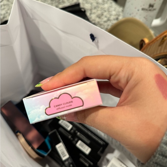 Too faced cloud crush blush - Picture 2 of 3